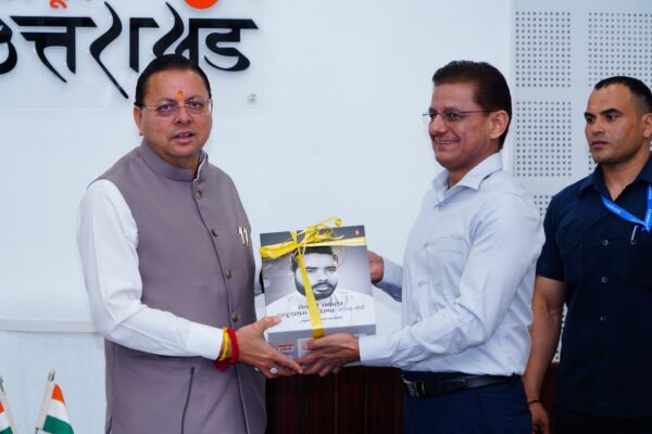 मुख्यमंत्री ने कहा कि पलायन रोकने के लिए श्रमिकों को स्थानीय आवश्यकता के अनुसार दिया जाए कौशल प्रशिक्षण*