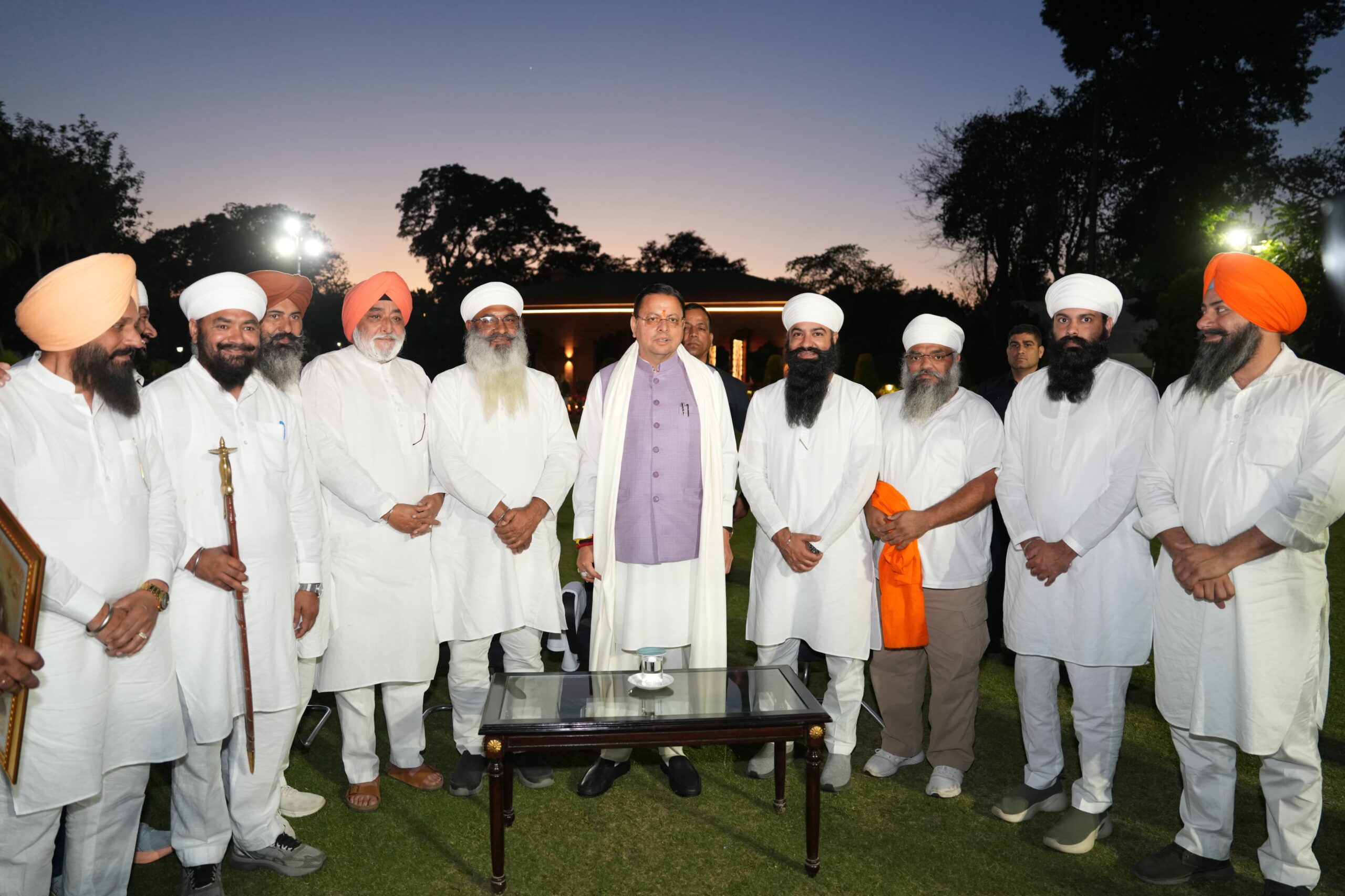 बैसाखी पर सीएम धामी से सिक्ख प्रतिनिधिमंडल की भेंट, सौंपा सरोपा*