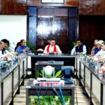 बिना तैयारी बैठक में पहुंचे अधिकारियों पर सीएम धामी सख्त, जताई कड़ी नाराजगी*  *मुख्यमंत्री बोले— मुख्यमंत्री घोषणाएं सरकार की सर्वोच्च प्राथमिकता*