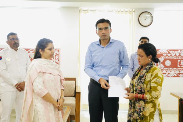 कैंसर पीड़ित परिवार को मिली बड़ी राहत; 71 हजार ऋण माफ, 50 हजार की आर्थिक सहायता*