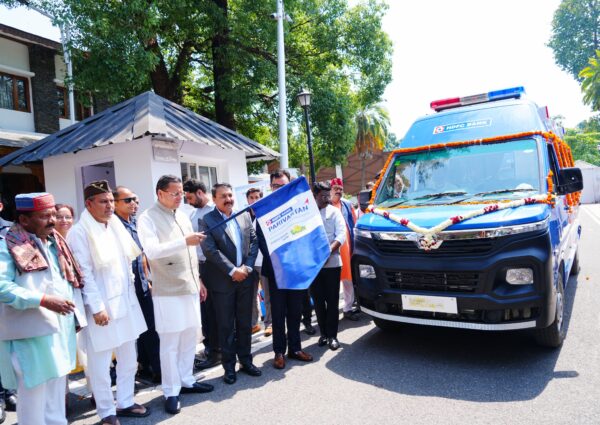 मुख्यमंत्री श्री पुष्कर सिंह धामी ने एचडीएफसी बैंक द्वारा प्रदत्त 4 अत्याधुनिक एम्बुलेंस का किया फ्लैग ऑफ*