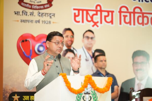 *मुख्यमंत्री धामी ने डॉक्टर्स डे पर चिकित्सकों को बताया “देवभूमि के आरोग्य प्रहरी”, सेवा भावना को किया नमन*