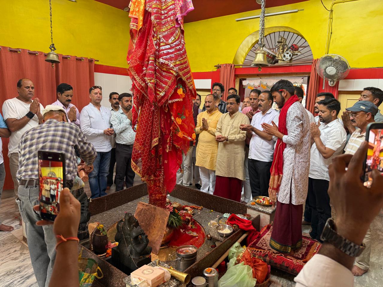 उत्तरकाशी में मुख्यमंत्री श्री पुष्कर सिंह धामी के मुख्यसेवक के रूप में पाँच वर्ष पूर्ण होने के अवसर पर श्री काशी विश्वनाथ मंदिर में विशेष पूजा-अर्चना*