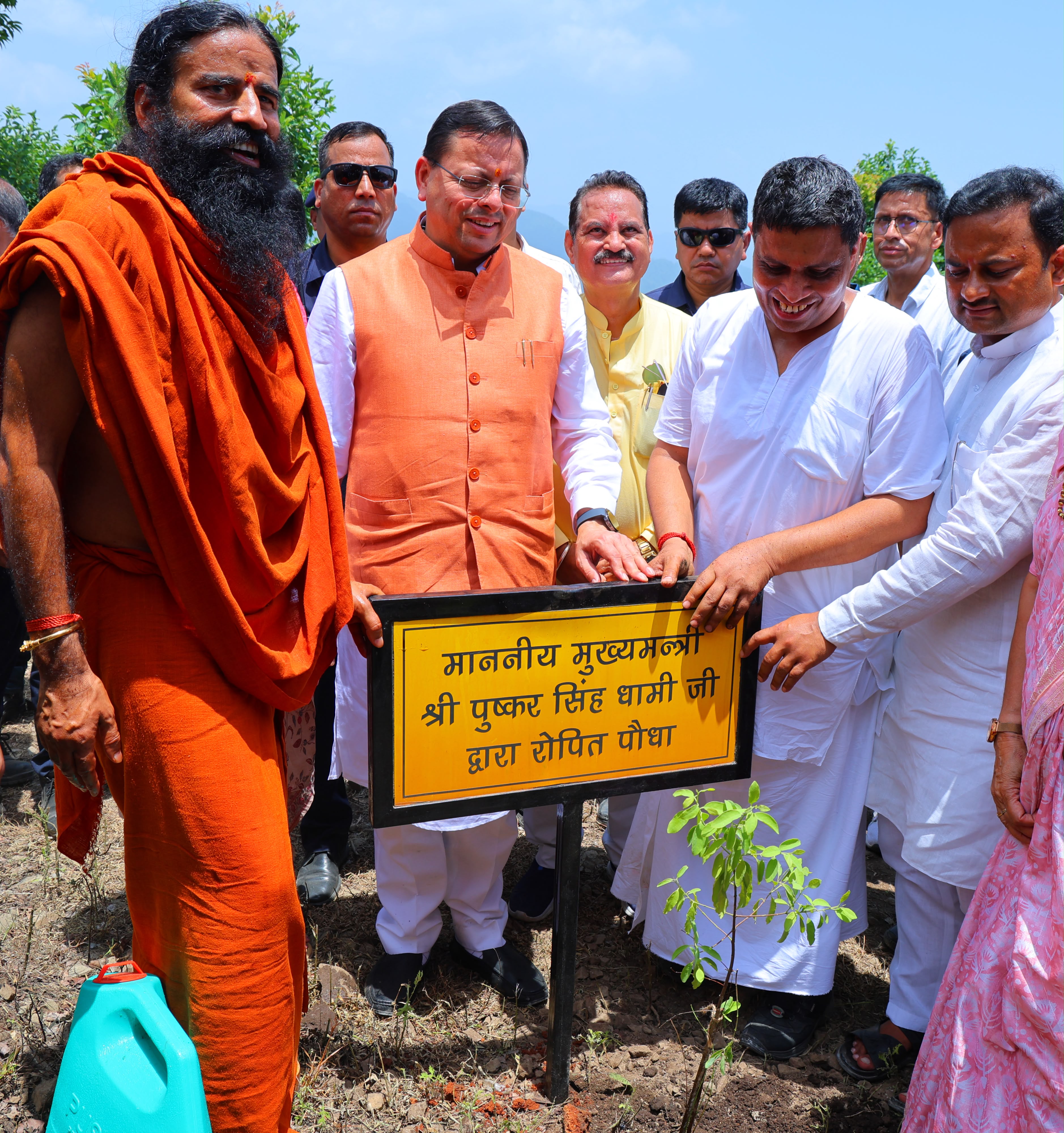 हरेला पर्व पर मालाग्राम पहुंचे मुख्यमंत्री, सघन पौधरोपण कर दिया हरित संरक्षण का संदेश*