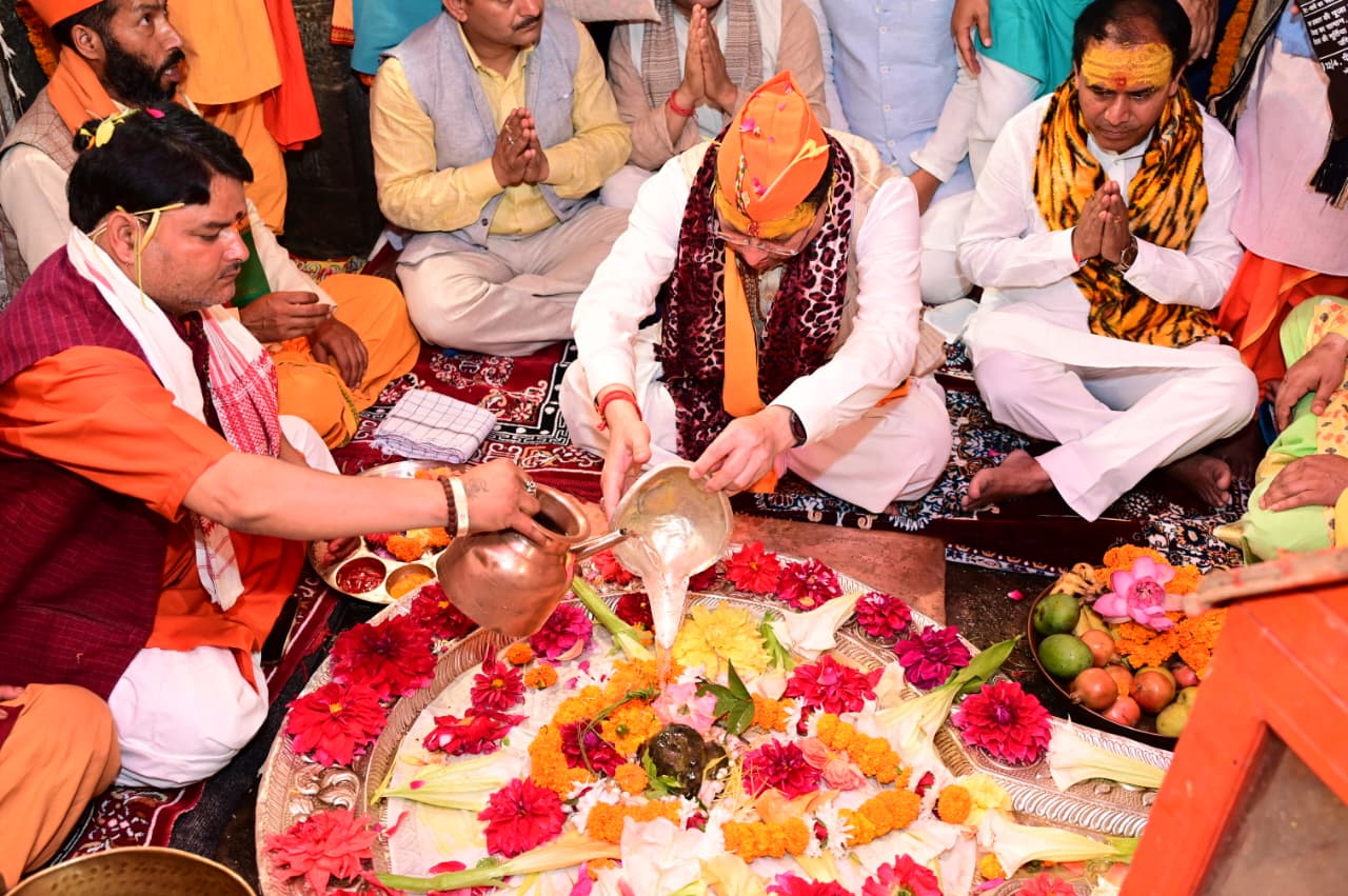 श्रावणी मेले का हुआ शुभारंभ, मुख्यमंत्री ने जागेश्वर धाम में की पूजा-अर्चना*  *हरेला पर्व पर किया पौधरोपण, प्रदेशवासियों को दी शुभकामनाएं।*