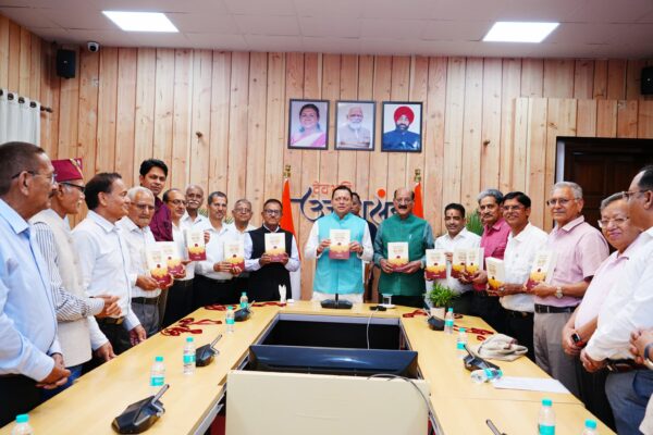 मुख्यमंत्री ने किया ‘सेवा विधि‘ पुस्तक का विमोचन‘‘*