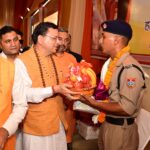 पुष्पवर्षा और चरण प्रक्षालन के साथ देवभूमि ने किया शिवभक्त कांवड़ियों का अभिनंदन*  *मुख्यमंत्री ने स्वास्थ्य सेवा शिविर का किया शुभारंभ, श्रद्धालुओं को अपने हाथों से परोसा भोजन*
