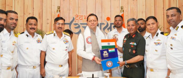 माउंट मुकुट ईस्ट का ऐतिहासिक आरोहण कर लौटे भारतीय तटरक्षक बल एवं एचएमआई के संयुक्त अभियान दल का मुख्यमंत्री ने किया फ्लैग-इन*
